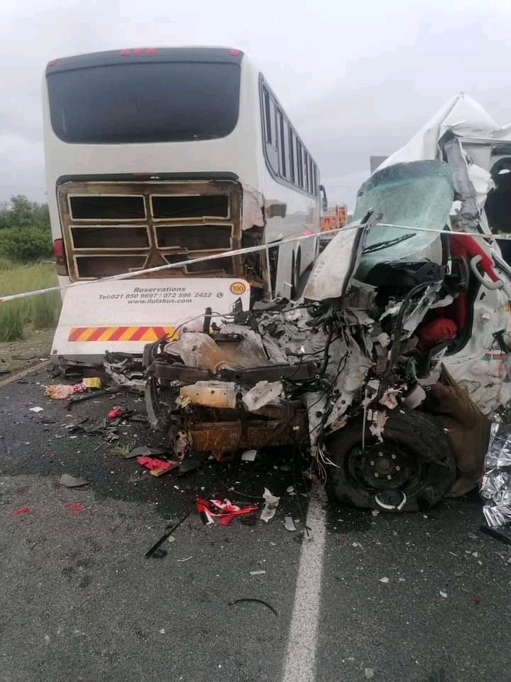 Seven People Were Killed In A Taxi Accident .